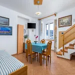 In With Sea View And Old Town Apartman *
