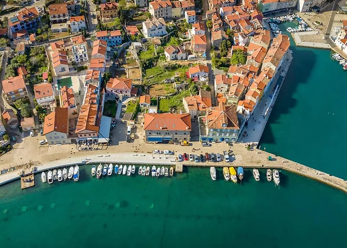 In With Sea View And Old Town * Cres