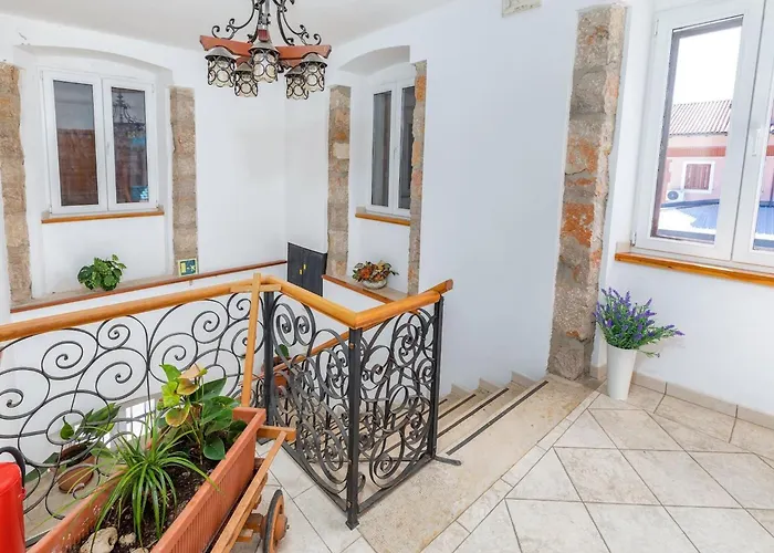 Apartment In With Sea View And Old Town Cres